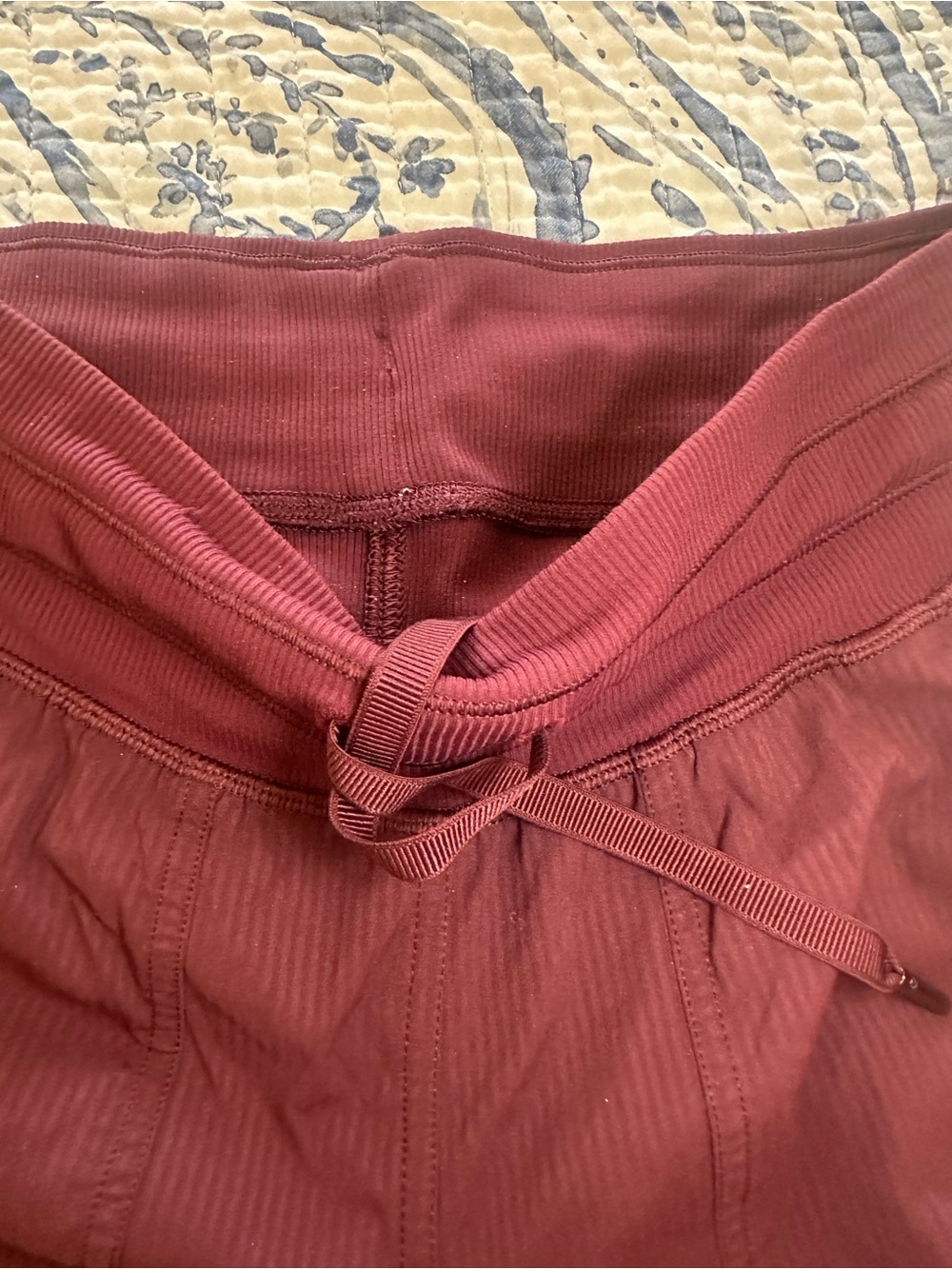 Lululemon Burgundy Maroon Dance Studio Joggers 2 EXC - Picture 9 of 9